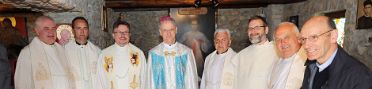 Nadbiskup Kutleša udjeljuje krizmu i blagoslivlje nove molitvene i spomen-prostore u Sveticama Svetice, 14.04.2024 Nadbiskup Dražen Kutleša je udjelio sakrament sv. potvrde devetorici krizmanika u župi Rođenja...