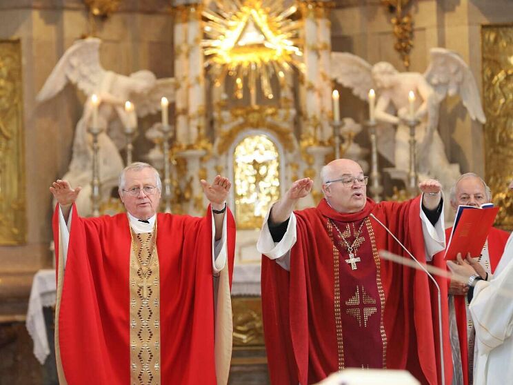 Diözesan-Firmung am Sonntagberg, 10h30 Basilika Sonntagberg, 25.05.2026 Abt Petrus Pilsinger und Altabt Berthold Heigl haben Jugendlichen den Sakrament der hl....