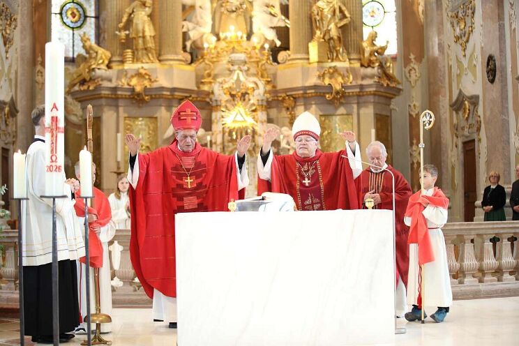 Diözesan-Firmung am Sonntagberg, 08h Basilika Sonntagberg, 25.05.2026 Abt Petrus Pilsinger und Altabt Berthold Heigl haben Jugendlichen den Sakrament der hl....