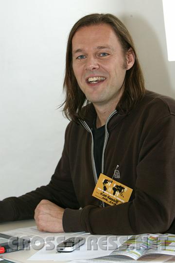 2008.10.24_14.42.51.JPG - Mag. Rudolf Grandits von der "Sozialkologischen Arbeits- und Wirtschaftsgemeinschaft" hat den "Mostviertler", eine energiegedeckte Regionalwhrung, ausgearbeitet.