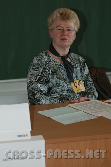 2008.10.24_15.11.58.JPG - Anita Kaiser von ASF 2008 Vorbereitungsteam referiert ber "Politisches Engagement der Frauen gestern und heute".