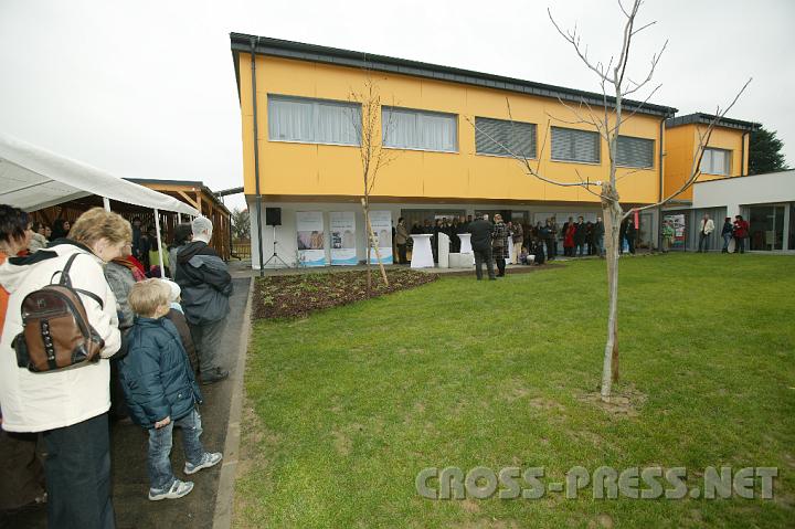 2008.11.14_14.12.18.JPG - Ein freundlicher und ökologischer Bau:  das neue Haus der Außenwohngruppe von "Rettet das Kind" NÖ hat ausreichend Platz für neun Kinder und deren Betreuerinnen.