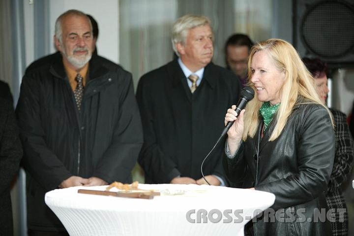 2008.11.14_14.45.49_01.JPG - v.l.n.r.: LAbg. Klubobmann Helmut Cerwenka, Vorsitzender des Vereins "Rettet das Kind" N; LAbg. Mag. Johann Heuras, Bgm. v. St.Peter/Au; in Vertr. f. LH Dr. E. Prll: LAbg.Bgm. Ingeborg Rinke.