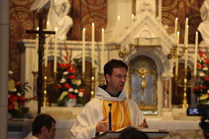 WiederEröffnung der KlosterKirche Der Wolf am Stadtplatz von Amstetten habe ihn sofort an die Geschichte erinnert. Ordensgründer Franz von Assisi habe gezeigt, 