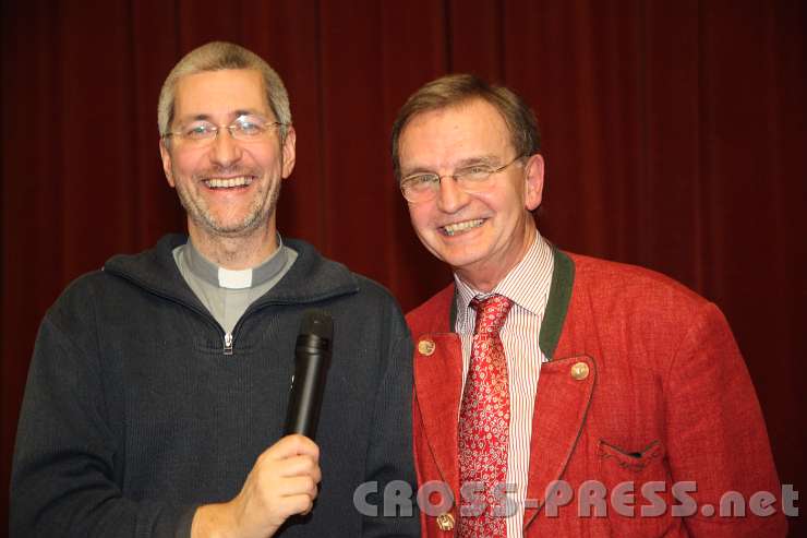 2014.01.07_21.39.05.jpg - Lukas Bonelli, Präsident von Radio Maria Austria, feierte Geburtstag.