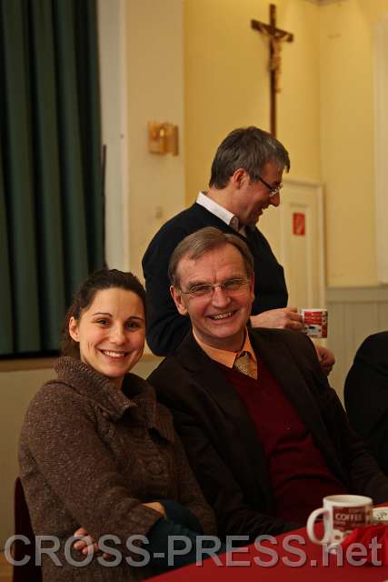 2015.01.07_19.44.19.JPG - Birgit Urban vom Studio Amstetten, und Lukas Bonelli, der Präsident von RM-Österreich - dahinter: Leopold Scheibreithner.