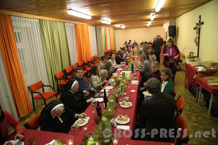 2016.01.07_19.33.05.jpg - Agape im Pfarrsaal