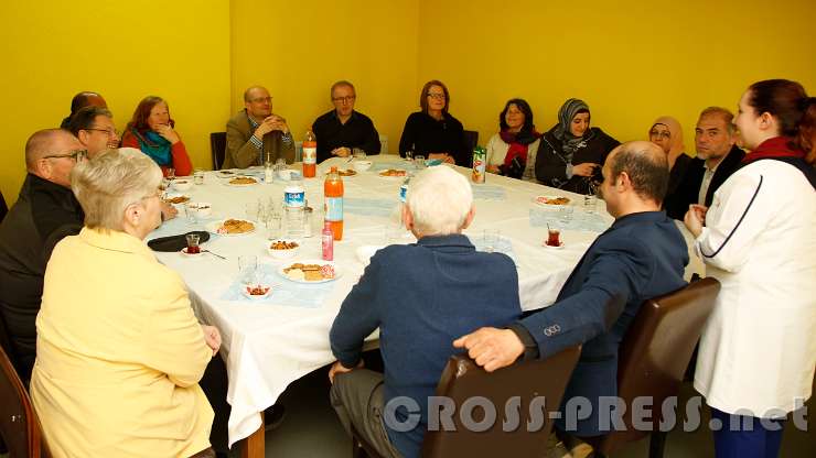 2016.04.23_16.39.20.JPG - Diskussion bei türkischem Tee ...