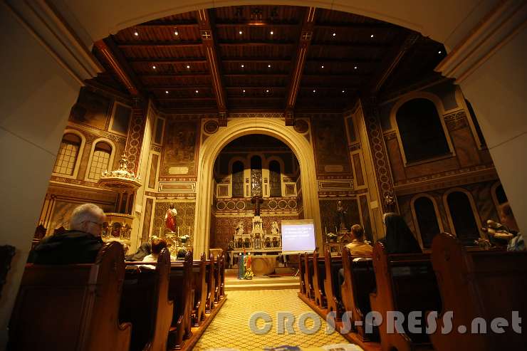 2016.06.10_22.08.41.JPG - Ein meditativer Abschluss der Langen Nacht der Kirchen im westlichen Mostviertel war die Andacht der Franziskanerinnen.