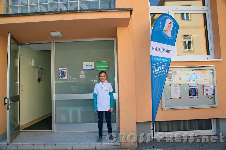 2017.03.25_09.39.34.jpg - Kirchenstraße 17: Julia erwartet die ersten Gäste.