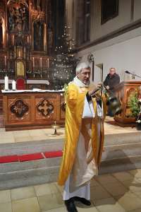 JahreserÖffnungsFeier in RM Studio Amstetten Inzensierung der Gottesdienstteilnehmer.