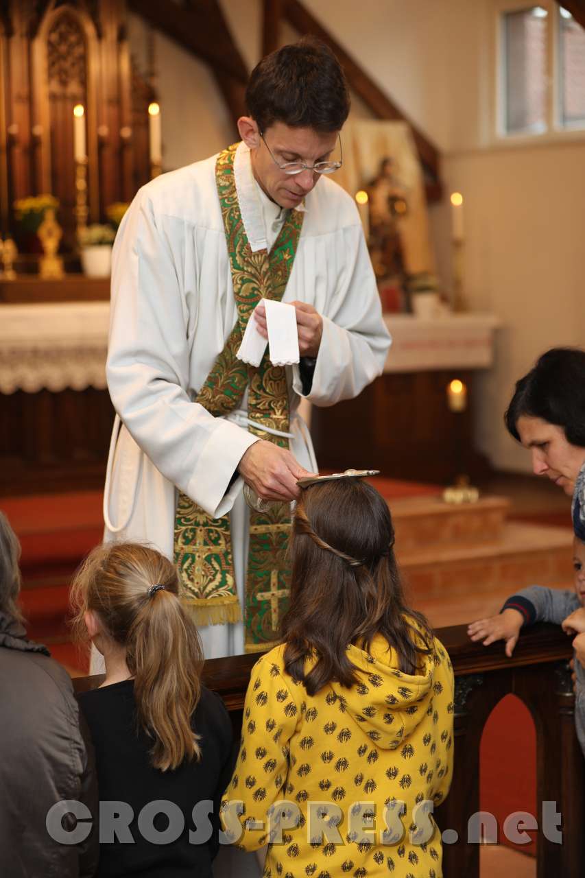 2017.10.08_12.22.35.jpg - Einzelsegen mit Reliquie der hl. Sr. Faustyna Kowalska.