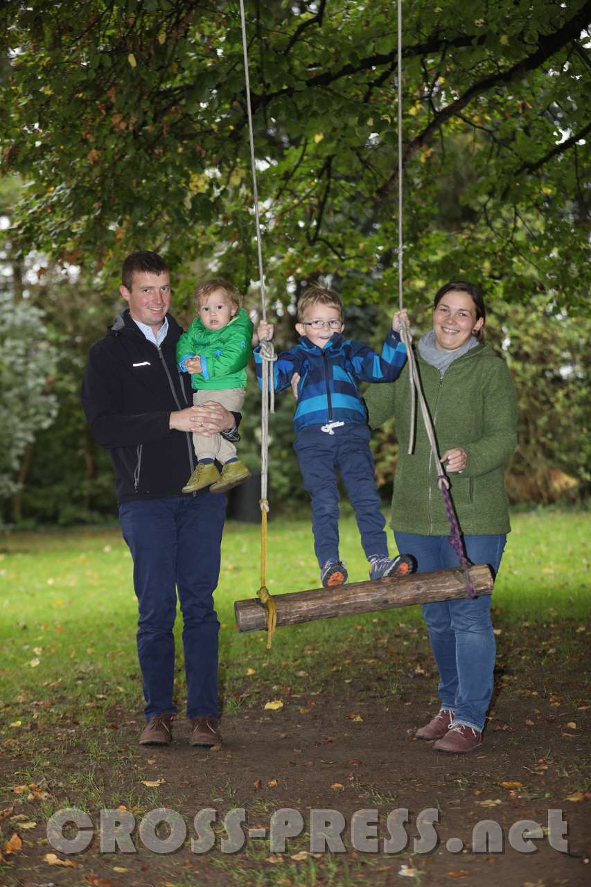 2017.10.08_13.36.29.jpg - Junge Familie mit 3 Buben: der ältere ist schon beim Kinderprogramm ...