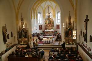 FriedensFest zu Ehren von Dr. Stefan Matzenberger In der vollbesetzten Ertler Pfarrkirche.