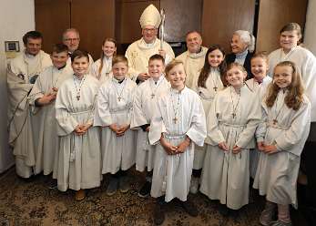 FestAkt und mehr Festakt wegen Schlechtwetters in der Kirche abgehalten.