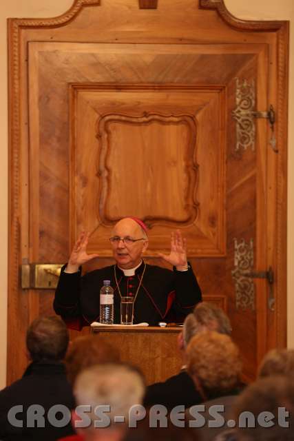 2013.05.03_20.24.58.jpg - Bischof Marian zu Besuch bei seinen Ordensbrüdern in Österreich: Das Stift Kremsmünster möchte mit "Mehrwert Glaube" all jene über Pfarrgrenzen hinweg ansprechen, die sich mit ihrem Glauben auseinandersetzen und ihr Leben entschiedener führen wollen.