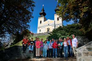 20 Jahre Radio Maria Austria Eine Gruppe Wallfahrer ging zu Fuß von der Schiffsanlagestelle Marbach.