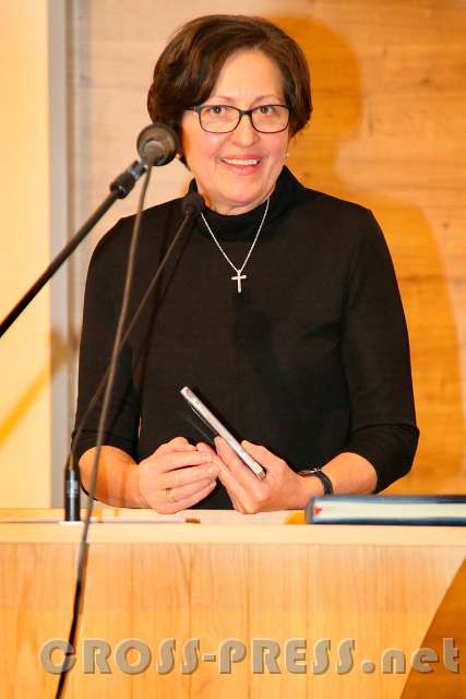 2016.10.28_20.16.57.c.JPG - Maria Beer bedankt sich für die "Marienfeier" im neuen "Rudolfsaal".