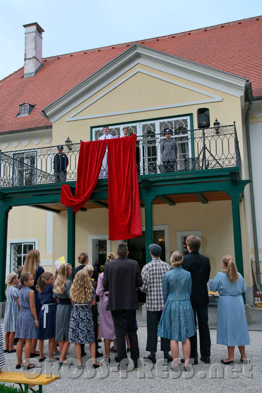 2017.07.29_18.19.44.jpg - Unterm "Papstfenster" bei der Generalaudienz.