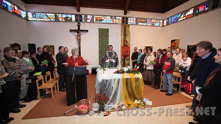 2009.02.15_09.39.15.jpg - Viele Besucher beim Gottesdienst fr die Liebende in der Kapelle des Bildungshauses.