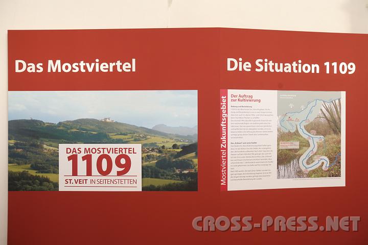2009.04.24_16.10.07.jpg - Bei der Ausstellung sind neben St.Veit und Seitenstetten auch die 14 dem Stift zugehrigen Pfarren geschichtlich und aktuell reprsentiert.