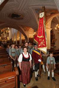 Pfarrvisitation durch Weihbischof Dr.Anton Leichtfried Trefflingtaler beim Auszug.