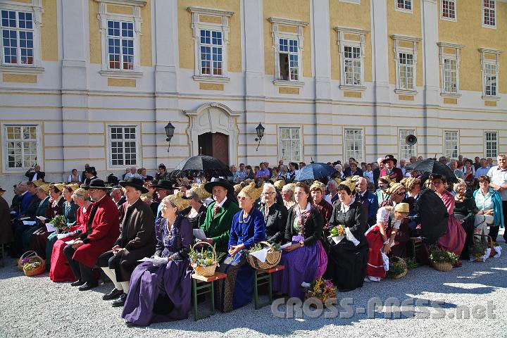 2012.08.15_10.01.07.jpg - Die breitkrempigen Hammerherrenhüte fungieren an heißen Tagen als Sombreros.