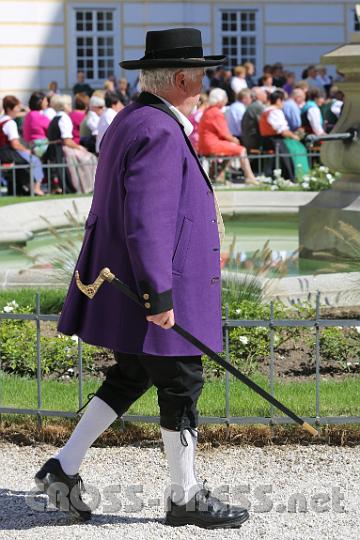 2012.08.15_10.58.47.jpg - Der Spazierstock ist ja fast zu schön, um sich drauf zu stützen.