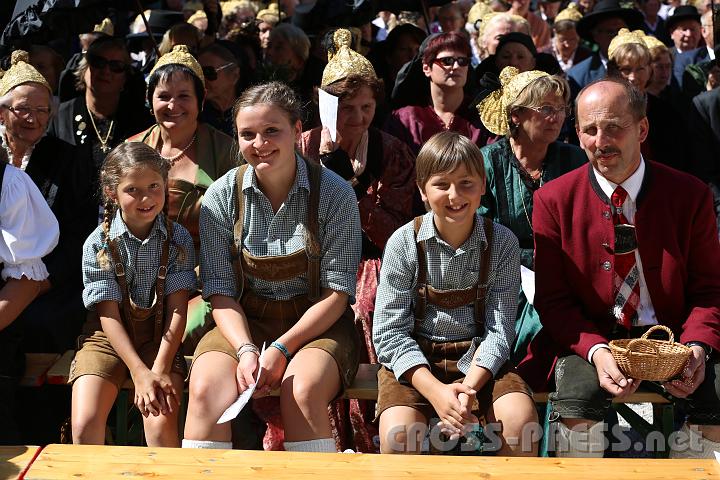 2012.08.15_11.10.17_01.jpg - Auch die "Trefflingtaler Schuhplattler" durften nicht fehlen.