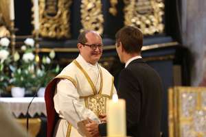 PrimizMesse von P.Vitus Weichselbaumer Im Namen der Pfarrleitung gratuliert Pastoralassistent dem Neupriester.