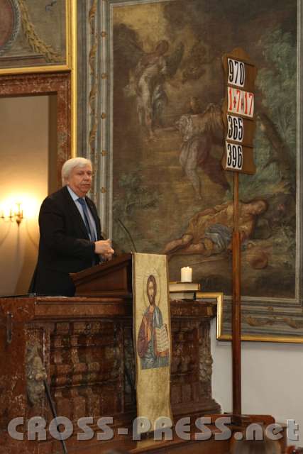 2014.03.21_11.12.14.jpg - Mag. Johann Heuras, 2. Landtagspräsident, ist ebenfalls Altseitenstettner und ließ - in Vertretung des Landeshauptmanns - Geschichte und Bedeutung des Stiftsgymnasiums Revue passieren.