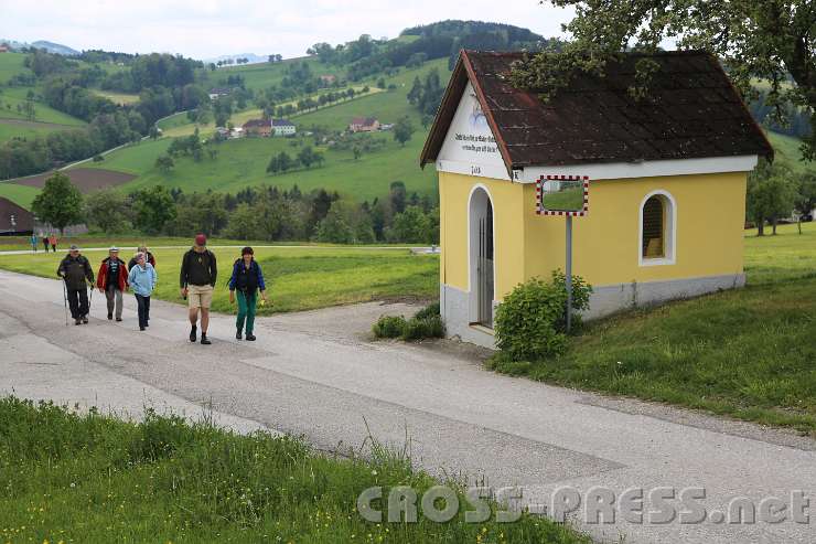 2014.05.04_12.11.07.jpg - Eine der vielen Kapellen am Weg ...