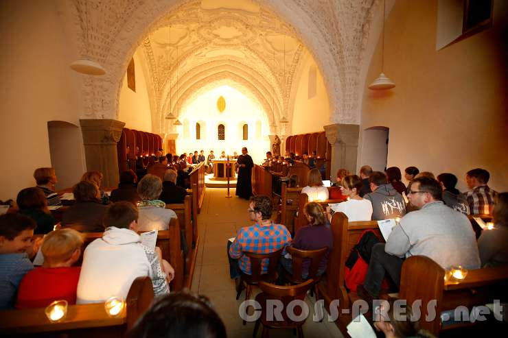 2015.12.04_20.17.29.JPG - Volle Ritterkapelle bei den Jugendvesper am 4.Dez. im Stift Seitentstetten.