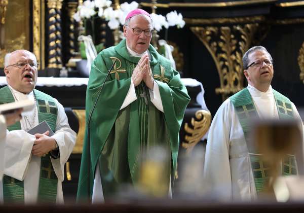 Hl.Messe mit Bischof Schwarz und Äbte Pilsinger und Renner