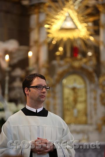 2013.05.20_09.19.06.jpg - Frater Andreas Tüchler im Glanze des Sonntagberger Gnadenbildes.