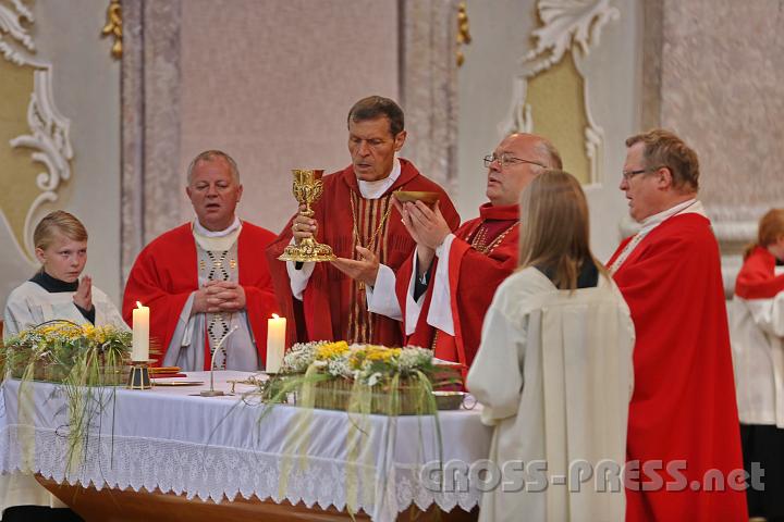 2013.05.20_11.43.50.jpg - "Durch ihn und mit ihm und in ihmist Dir, Gott, allmächtiger Vater,in der Einheit des Heiligen Geistes,alle Herrlichkeit und Ehre,jetzt und in Ewigkeit. Amen."