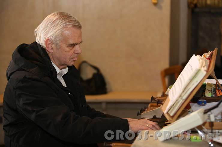 2015.05.02_18.49.50.JPG - Organist Fritz Putzer