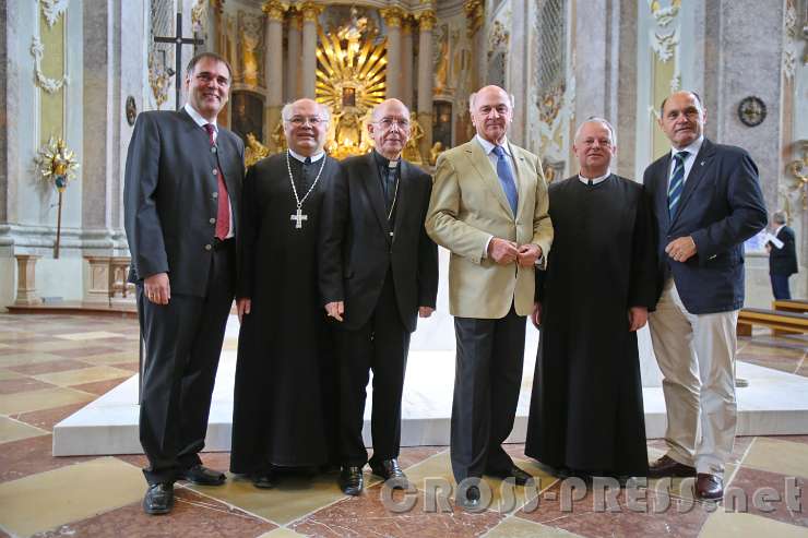 2015.06.29_11.43.29.JPG - V.l.n.r.: Bürgermeister Thomas Raidl, Abt Petrus Pilsinger, Bischof Klaus Küng, LH Erwin Pröll, Pfarrer Franz Hörmann und LH Stv. Wolfgang Sobotka.