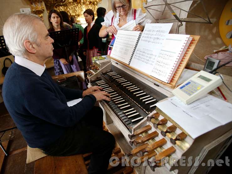 2015.10.04_10.22.28.JPG - Organist