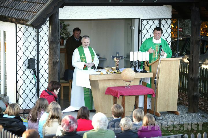 2008.10.26_16.43.47.JPG - Abt Berthold Heigl und Pater Franz Hrmann zelebrierten den Dankgottesdienst zum Thema "Schpfung".