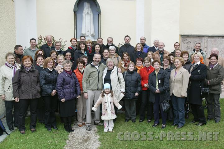 2008.10.26_11.30.26.JPG - Gemischter Chor: Snger/innen aus St.Radegund mit dem Singkreis Seitenstetten.  ;)