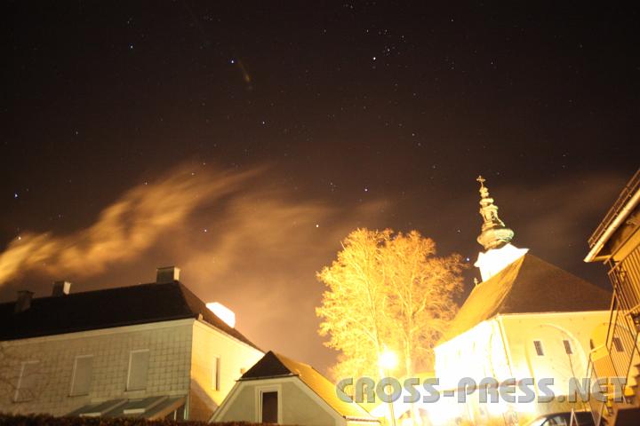 2009.11.18_22.00.58.jpg - Religionserziehung fr Religinserziehr nach dem Vortrag durch den nchtlichen Sternenhimmel ber dem Pfarrzentrum.  :)