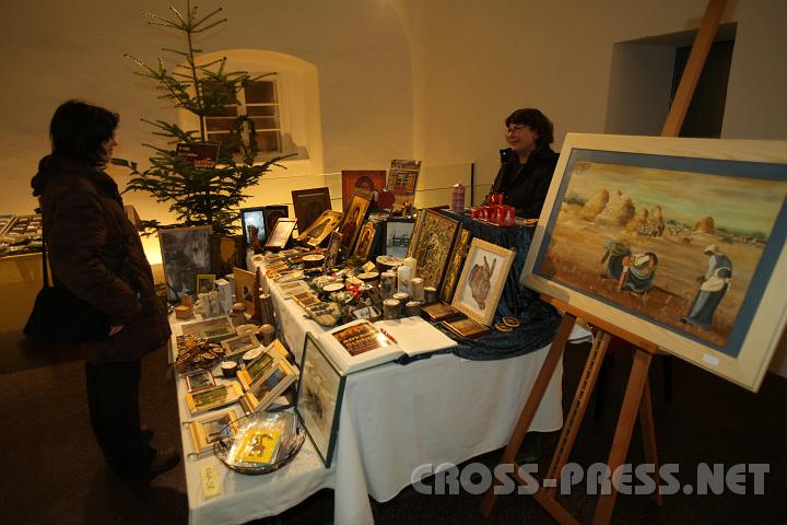 2009.11.28_18.50.48.jpg - Beim Stand von Frau Madeleine Weigl aus St. Valentin.