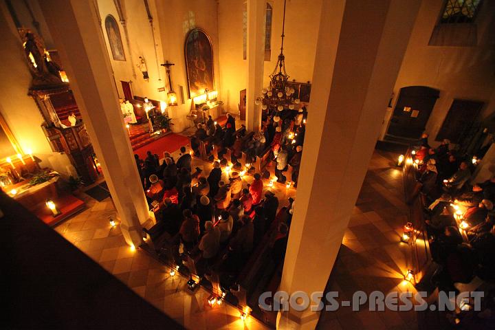 2009.12.19_06.51.29.jpg - So stimmungsvoll sind die frhmorgendlichen Rorate-Messen.