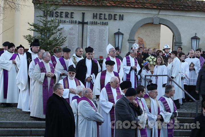 2013.12.23_15.12.29_c.jpg - Abschied beim Kriegerdenkmal.