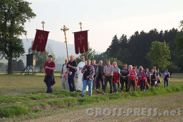 2015.05.13_19.28.40.JPG - Prozession aus Weistrach trifft ein