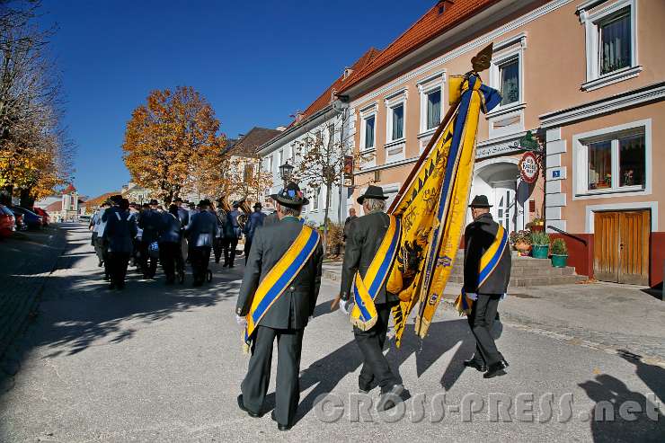 2015.11.01_10.27.55.JPG - Fahnenträger des Kameradschaftsbundes