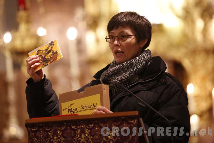 2016.02.21_19.44.38.JPG - Sr. Manuela präsentiert Aktion "Wander-Muttergottes" und gratis Rosenkranz.