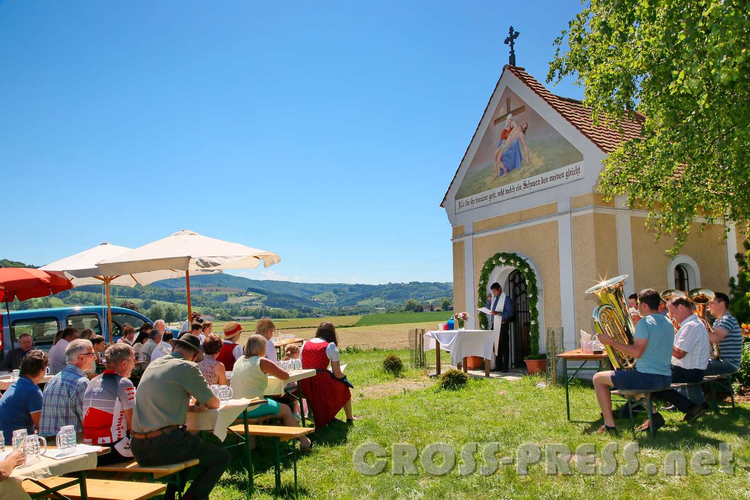 2017.05.28_14.14.19.jpg - Auch die Blasmusik war vertreten und trug zur festlichen Stimmung bei.