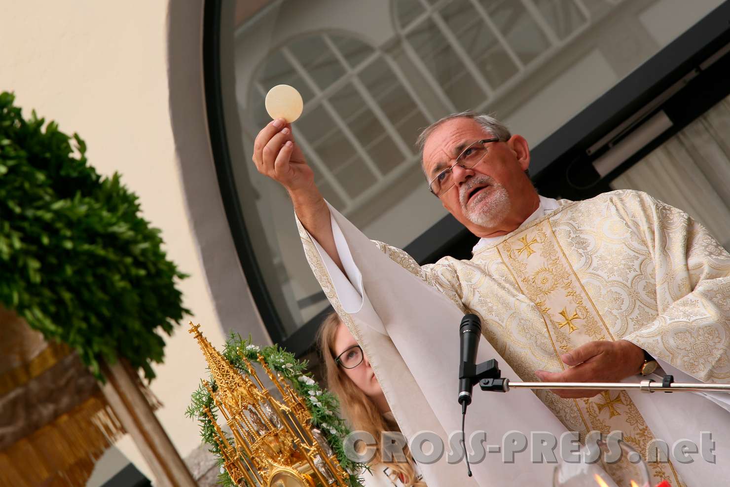 2017.06.15_10.02.29.jpg - Altpfarrer Anton Schuh: "Corpus Christi!".